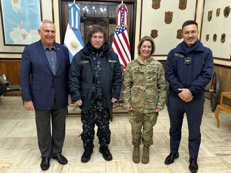 El presidente Javier Milei se reunió a la medianoche en Ushuaia con la general del Ejército norteamericano y jefa del Comando Sur, Laura Richardson.