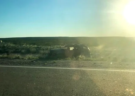 El hecho se produjo este lunes cerca de las 6.30 en la Ruta Nacional Nº 3, a unos 20 kilómetros al norte de Sierra Grande.