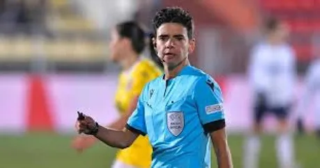Se estrenó la primera tarjeta blanca en la historia del fútbol