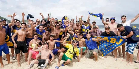 Barras emboscaron a los hinchas de Boca en las playas de Copacabana