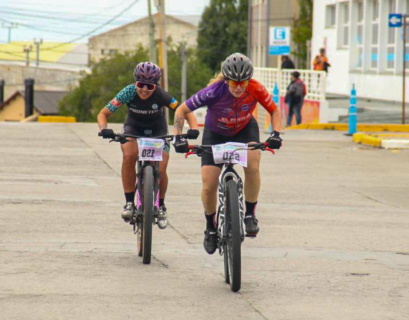 La cuarta edición de la Vuelta al Casco Viejo congregó a 200 ciclistas