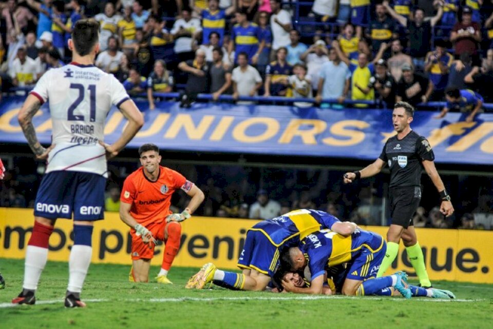 Boca Juniors logra una victoria crucial ante San Lorenzo en un emocionante partido de la duodécima fecha del Grupo B de la Copa de la Liga.