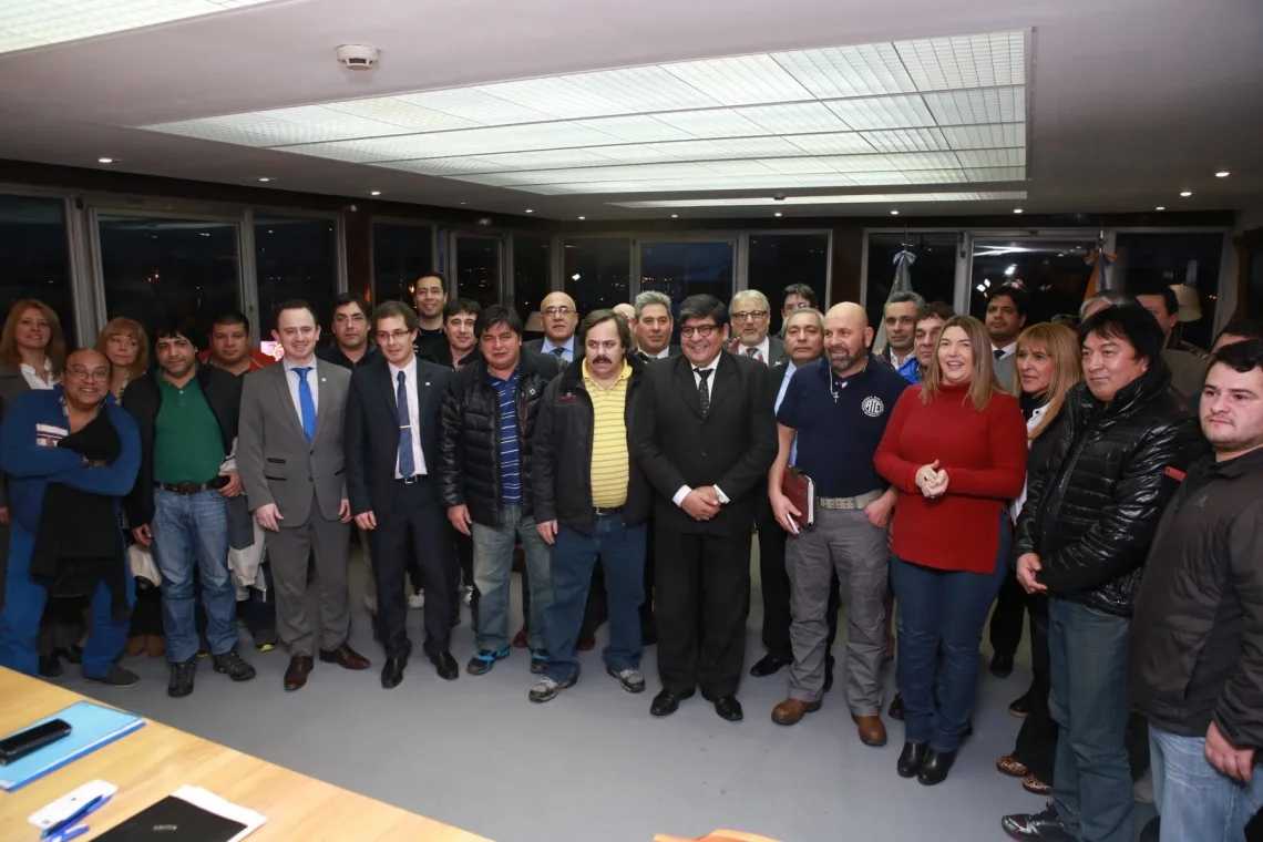 En una cuota, Gobierno pagará sueldos y aguinaldos desde las 00:00 del jueves