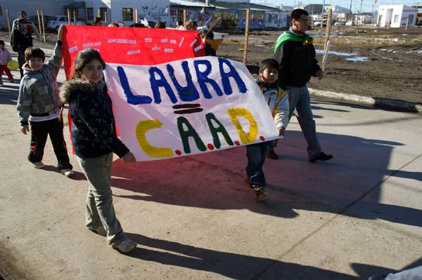 Los docentes, alumnos y padres brindaron su apoyo a María Laura Gariglio.
