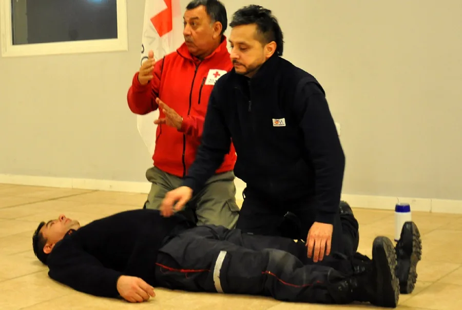 Instructor internacional de la Cruz Roja capacitó a la Segunda Compañía