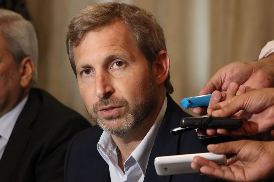 El Ministro del Interior Rogelio Frigerio arriba a Tierra del Fuego