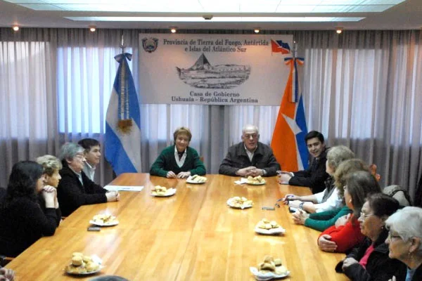 Ríos y Crocianelli, durante la reunión con jubilados.