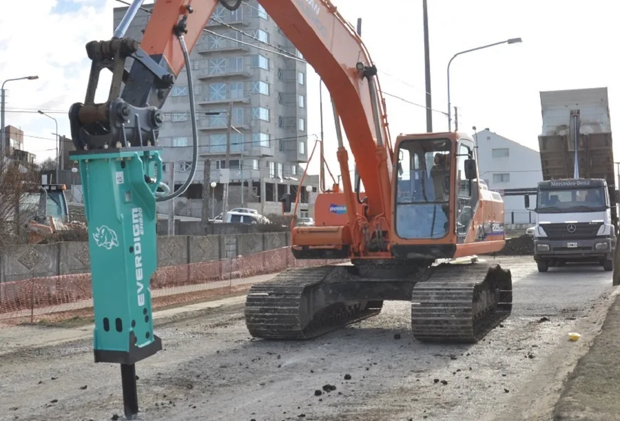 Iniciaron la colocación de pluvial y repavimentación de calle Elcano