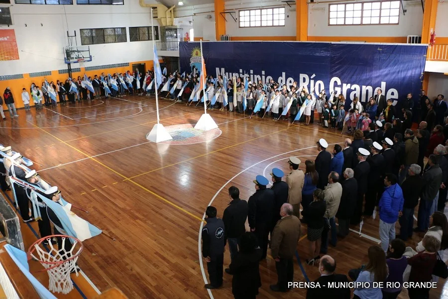 Acto en el Centro Deportivo Municipal en Homenaje al General José de San Martín