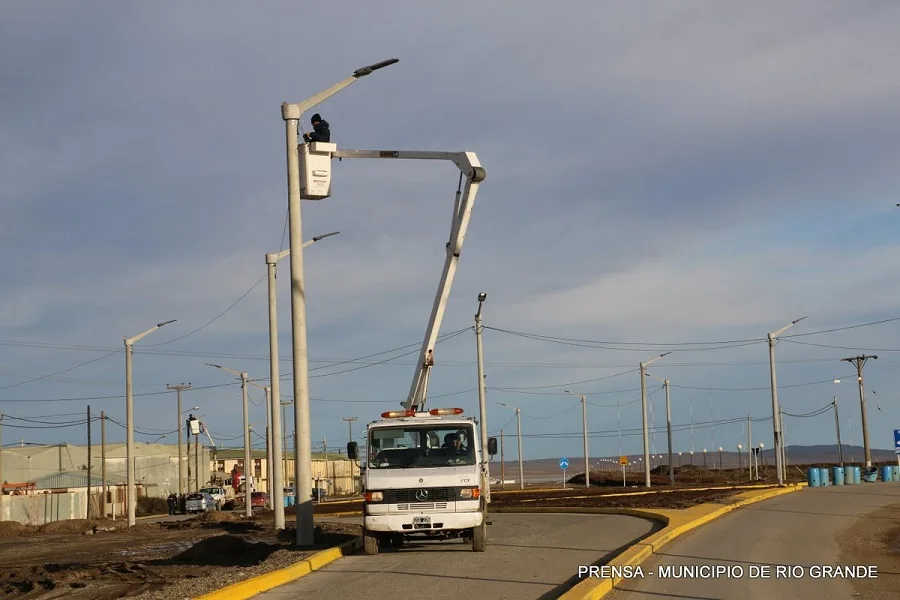 Avanzan los trabajos finales en la rotonda del barrio Aeropuerto