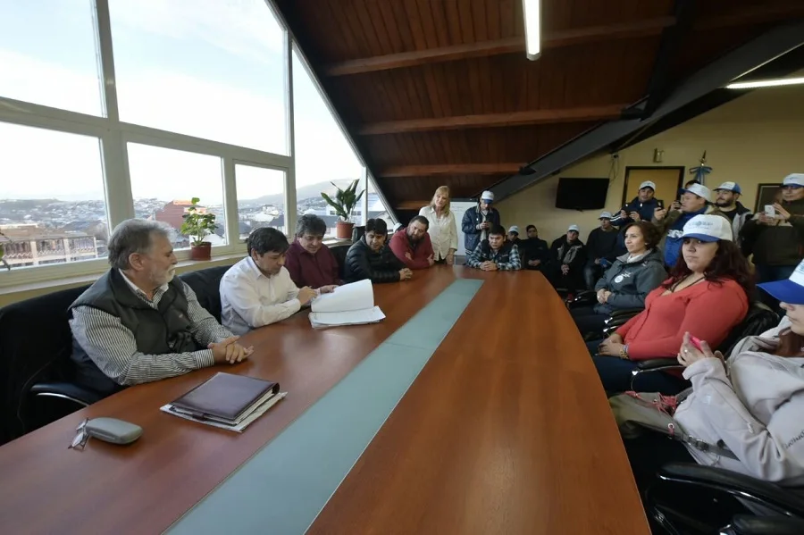 Ushuaia entregó a la UTHGRA el predio donde contruirán polideportivo