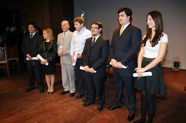 Los ediles y el intendente electos, tras haber recibido sus diplomas. GALERIA DE IMAGENES