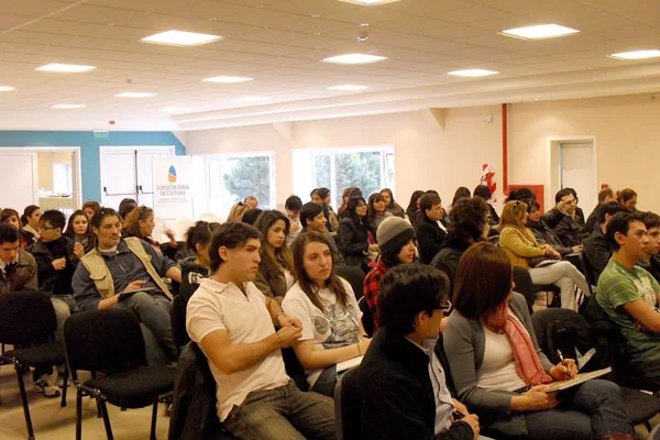 El taller se llevó a cabo en el Centro Cultural Yaganes.