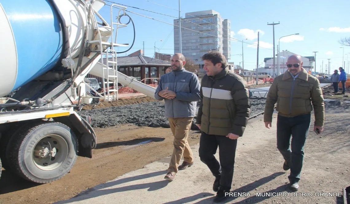 Melella, en el inicio de la repavimentación de calle Elcano