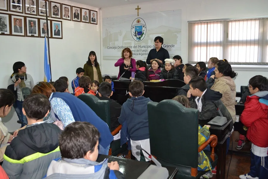 Concejales recibieron a alumnos de 3° grado de la escuela Nº 20 'Ángela Loig'