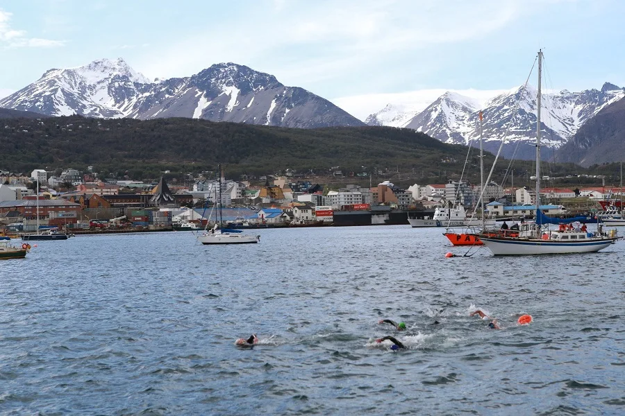 Canal de Beagle: Por la paz, más de 40 nadadores unieron Argentina y Chile