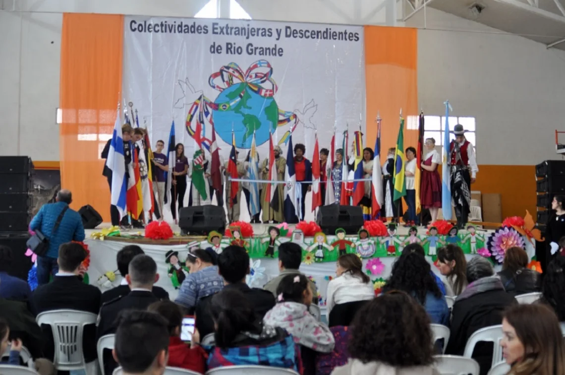 El Municipio de Río Grande acompañó la apertura de la Fiesta de las Colectividades