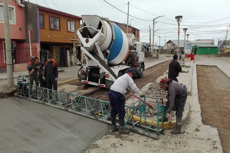 Comenzó el hormigonado de la primera etapa de bacheo sobre Avenida Perón