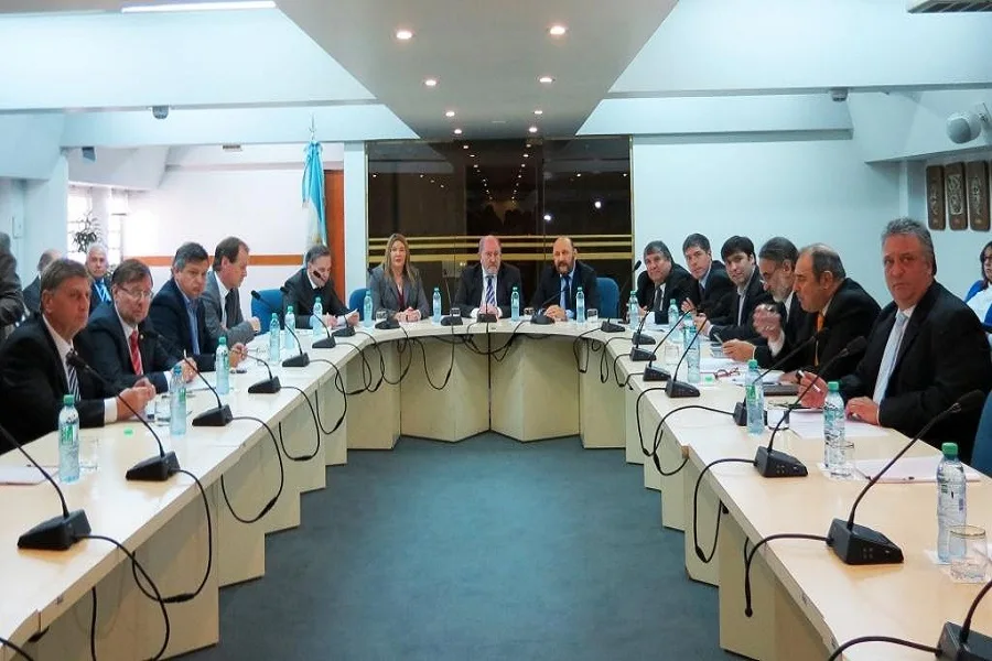 Gobernadores buscan que las provincias no vean reducidos sus recursos