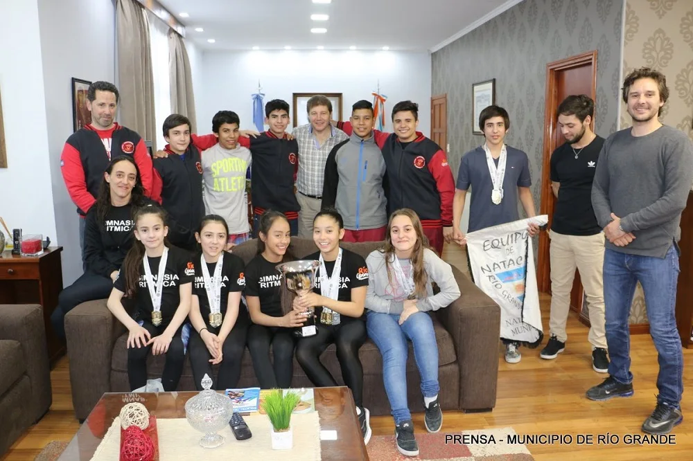 Melella recibió a los chicos que participaron de los Evita 2016