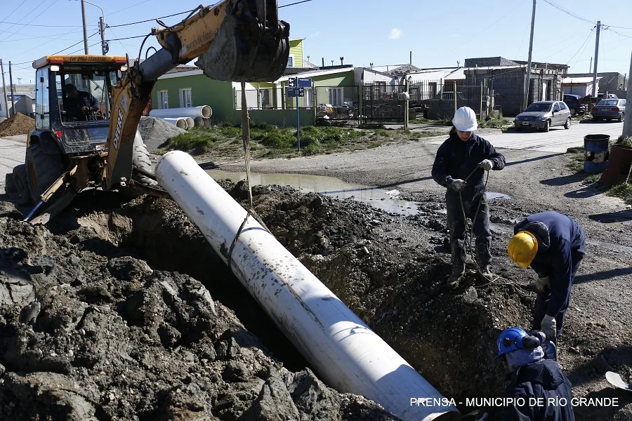 Inició obra sobre calle Einsten desde Sarmiento hasta Islas Malvinas