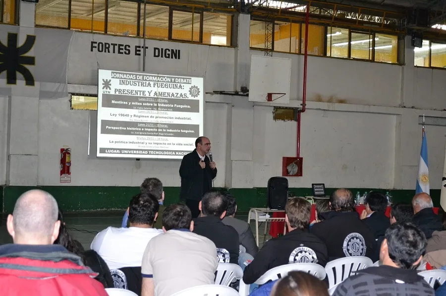 En la UTN, comenzó el ciclo de debates sobre la industria fueguina