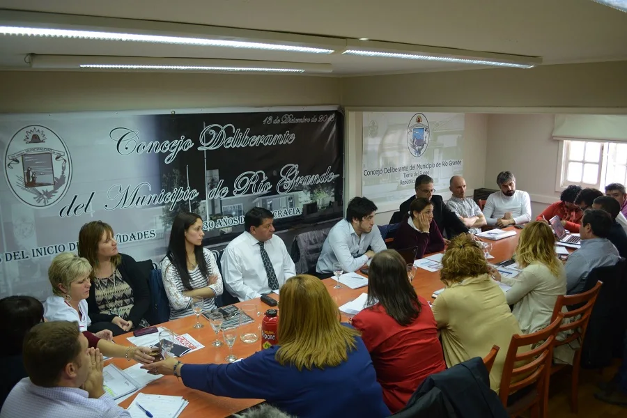 Salud, e Innovación y Modernización expusieron ante el Concejo