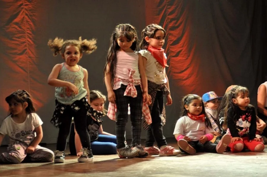 Las Danzas Urbanas abrieron la muestra anual de los talleres Municipales