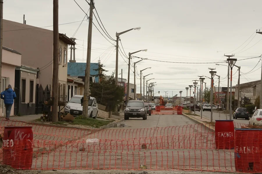 Se solicita a los conductores respetar las restricciones al tránsito sobre la Avenida Perón