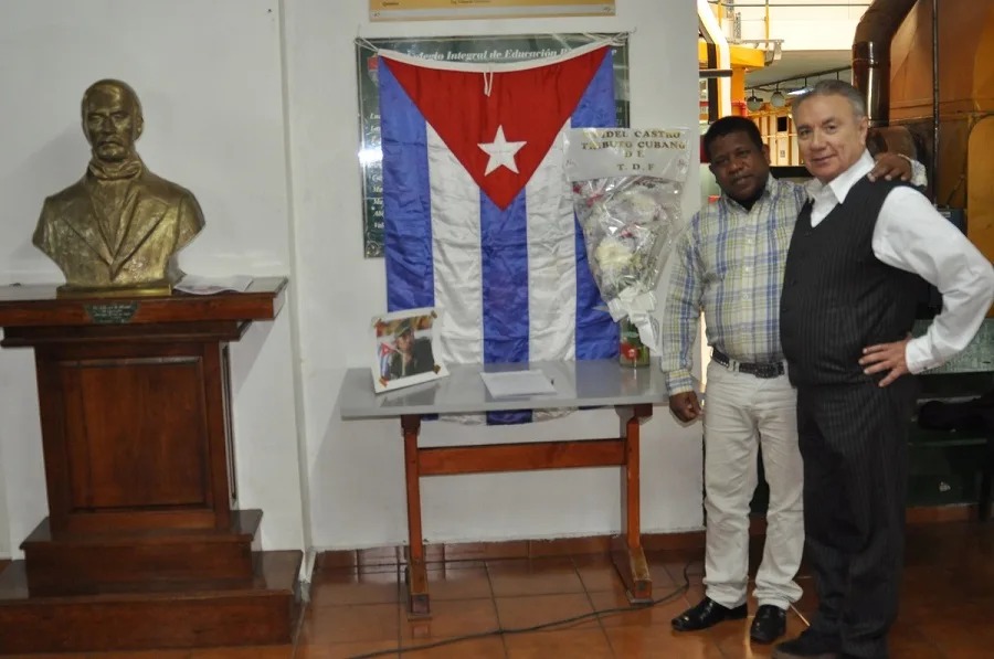 Autoridades académicas homenajearon a Fidel Castro en la UTN