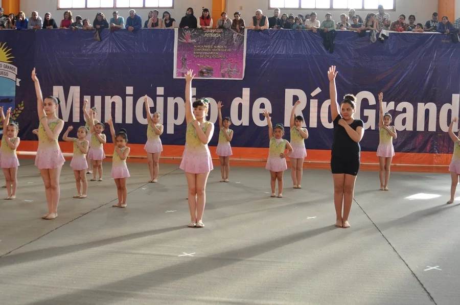 Gran cierre de las niñas de Gimnasia Rítmica