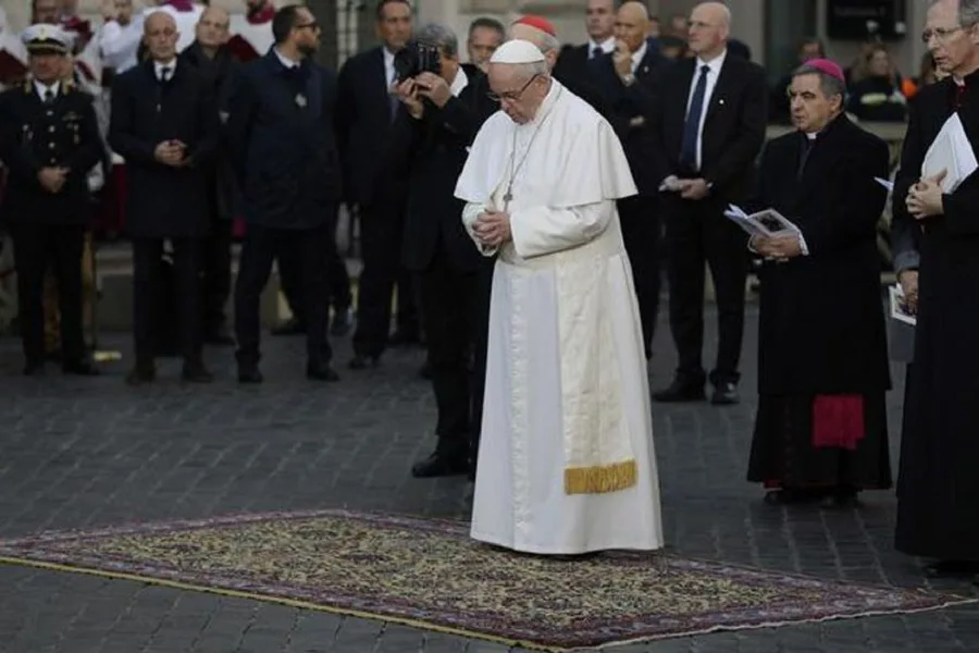  En el día de la Virgen, el papa Francisco pidió por los desempleados 