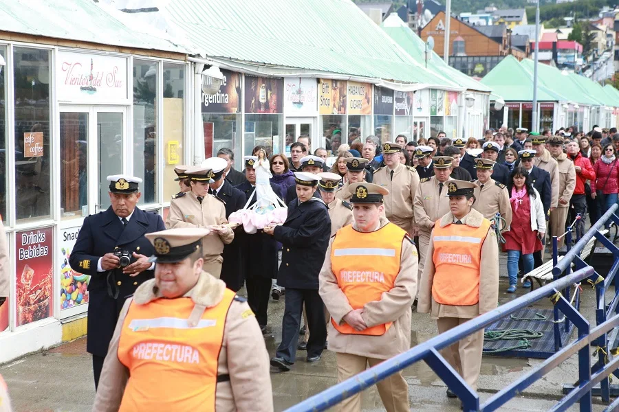 La Gobernadora participó de la ceremonia de entronización de la Virgen Stella Maris