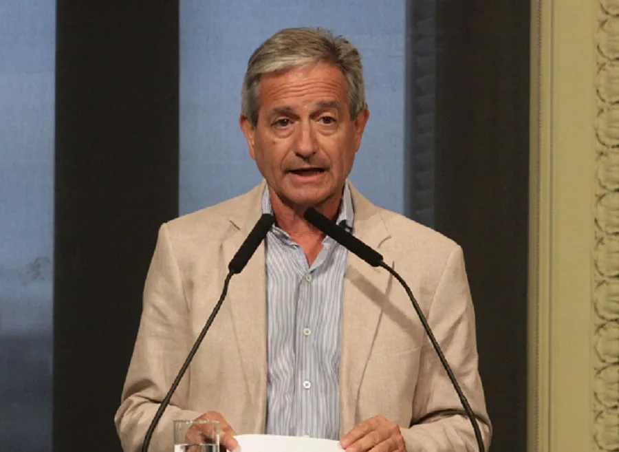 El Gobierno evalúa subir salarios por productividad