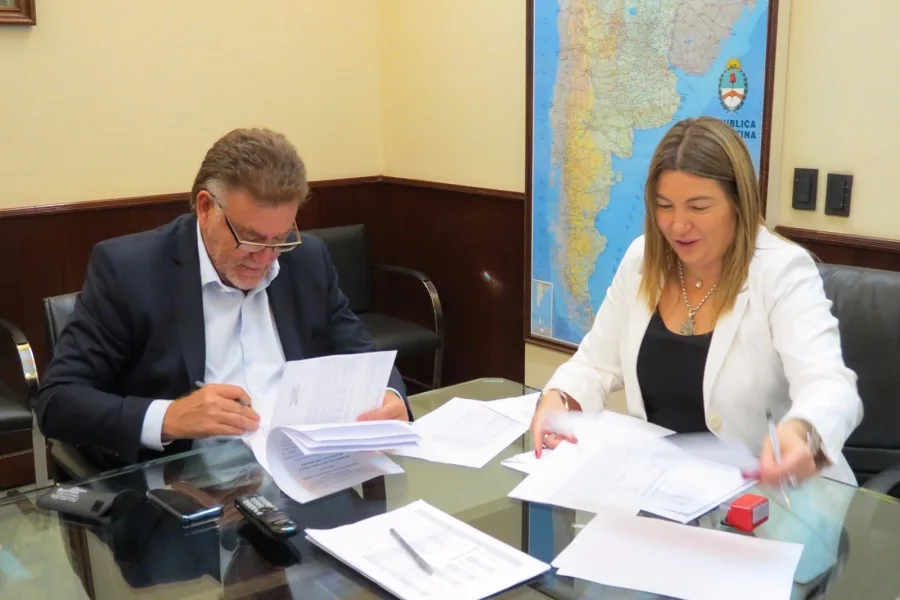 Convenio con Nación para llevar servicios a las 128 viviendas de ATE