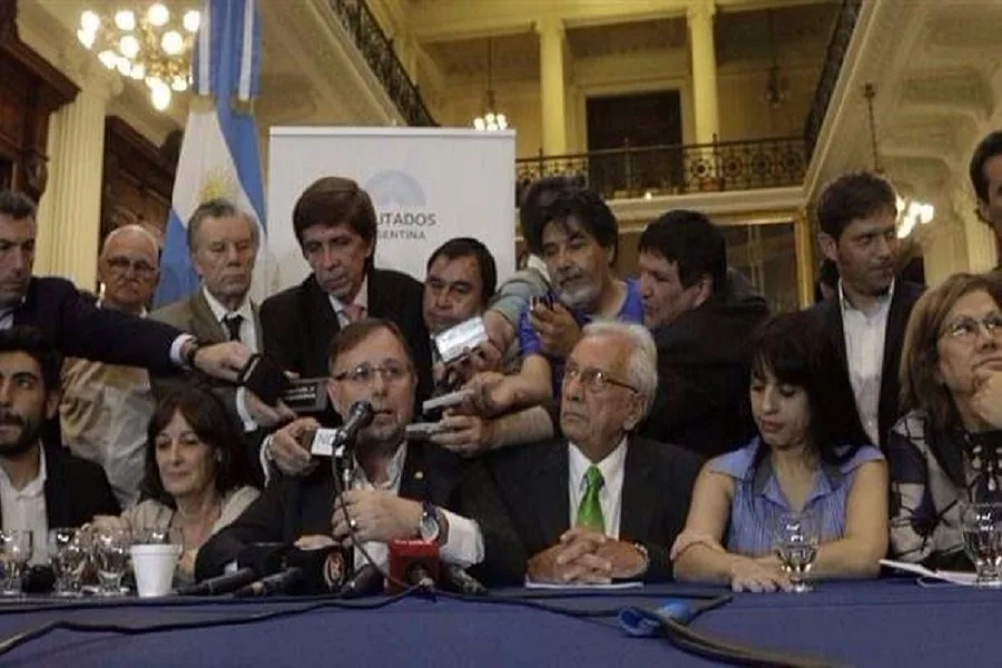 Ganancias: Mineras amenazan con acciones legales y los bancos temen perder depósitos 