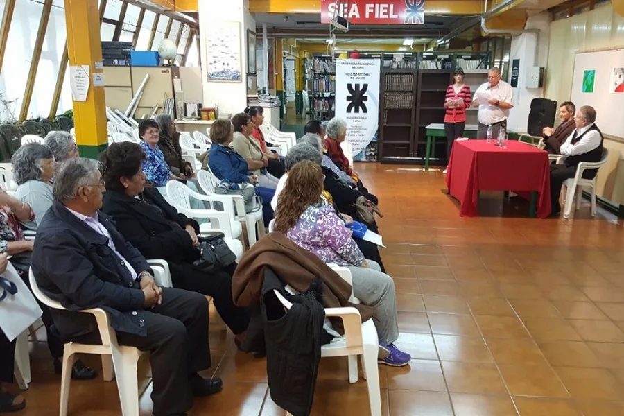 En la UTN, afiliados al Pami recibieron certificados de finalización de cursos