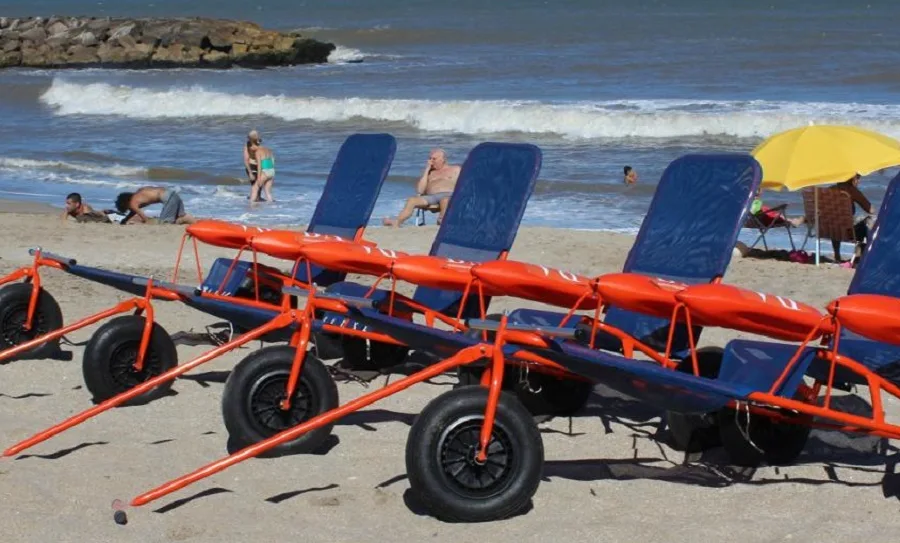 Buscan que en todas las playas públicas haya sillas de rueda anfibias