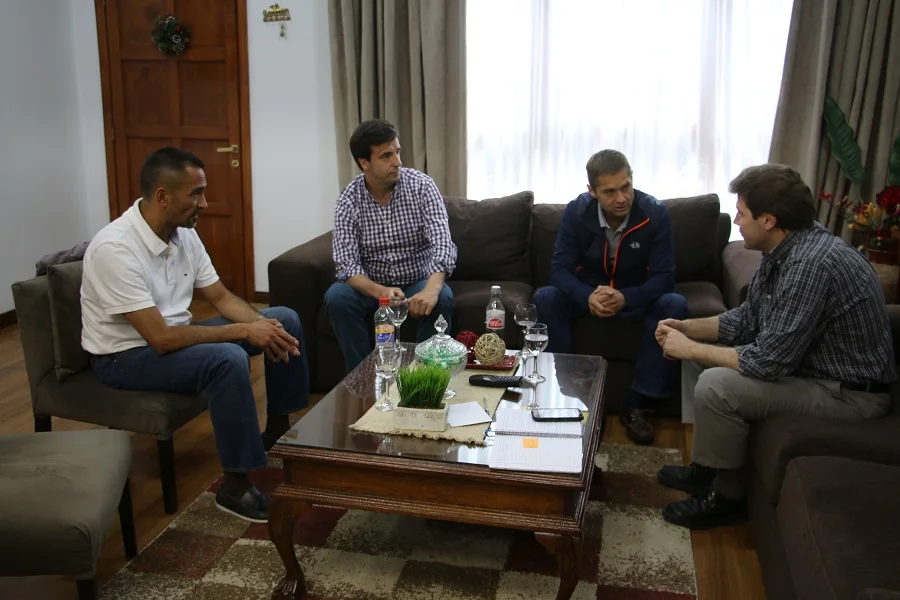 Gustavo Melella recibió a Federico Sciurano y a Oscar Rubinos