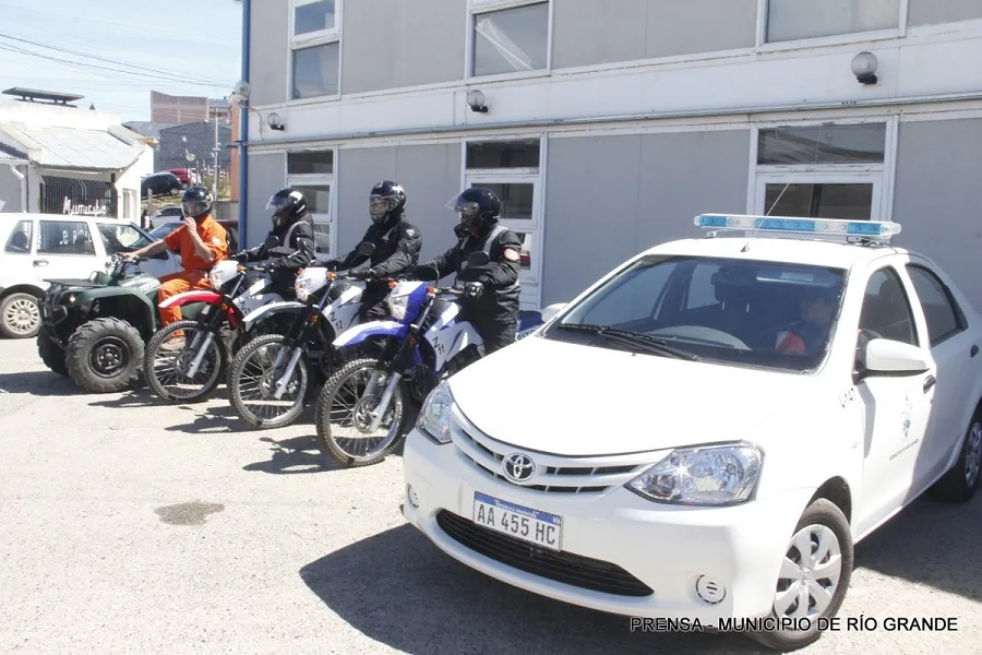 Melella presentó 5 nuevos vehículos para Tránsito y de Defensa Civil