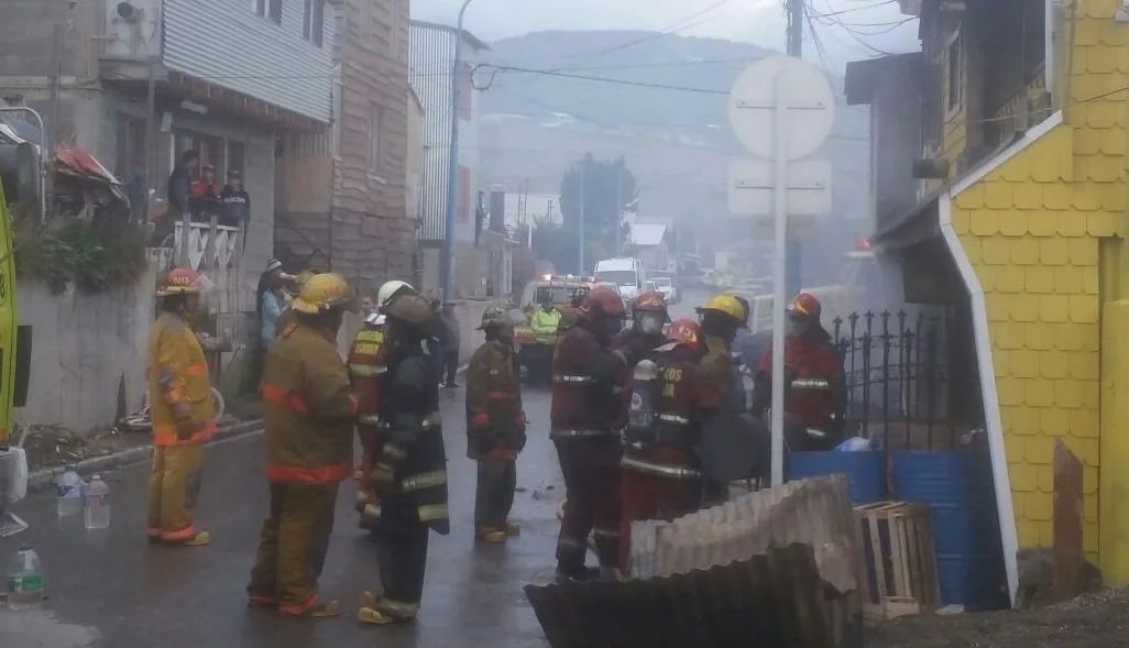 La explosión de una garrafa generó un incendio que afectó varias viviendas