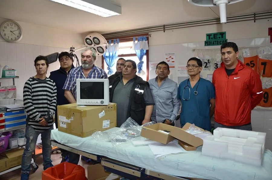 Petroleros donaron desfibriladores para el Hospital de Río Grande