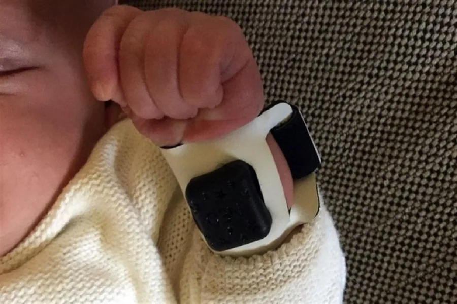 Argentinos crearon un brazalete contra la muerte subita y recibió un premio a la innovación de la NASA