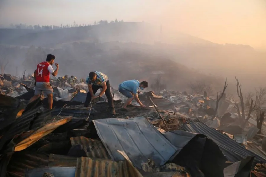 Incendio en Valparaíso: el fuego arrasó 220 casas y prometen ayuda a los afectados