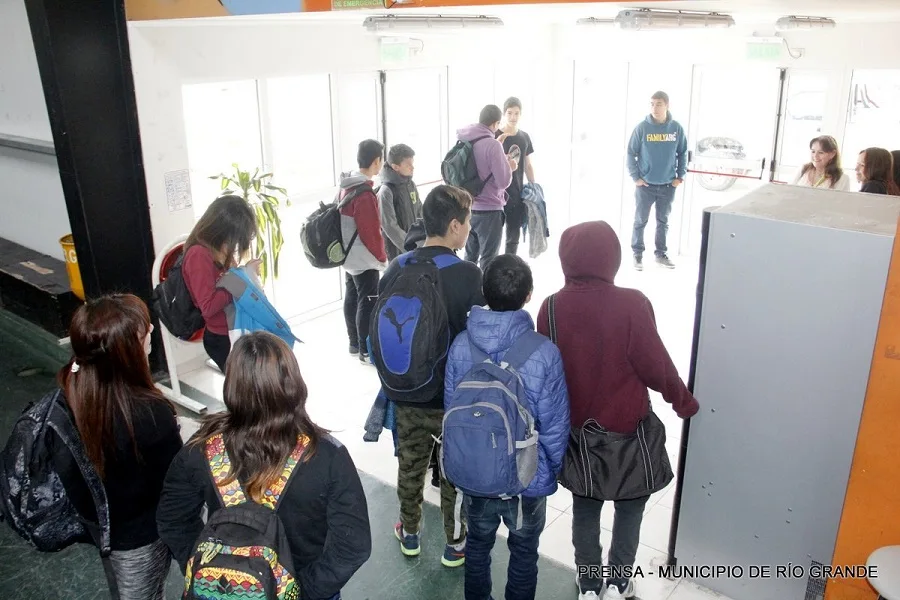 "Vacaciones con la Muni": Comenzaron las salidas al campo con adolescentes