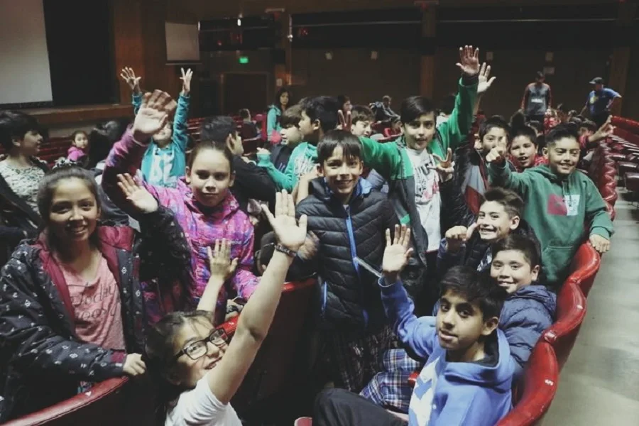 Vacaciones con la Muni: En las colonias los chicos también disfrutan del cine