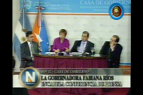 Ríos junto a Aramburu, Benegas y Ruiz, durante la conferencia de prensa en Ushuaia.