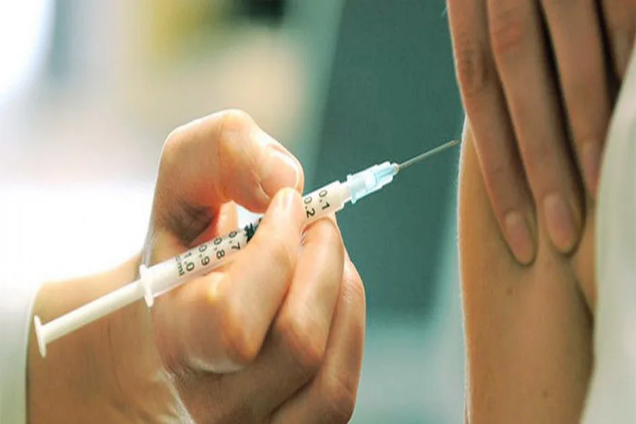 El debate sobre los efectos adversos de la vacuna del HPV gana terreno