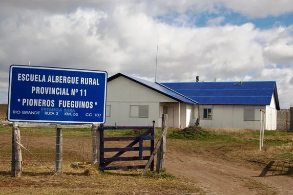 La escuela de estancia Sara fue una de las que recibió los ejemplares.