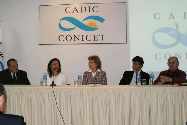 Sandra Molina hace uso de la palabra durante el aniversario del CADIC.